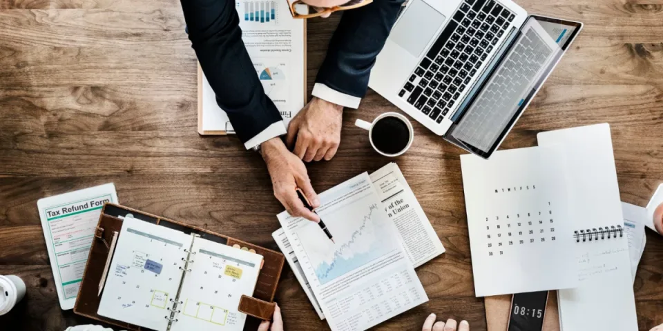 Jak działa system EPR we Francji? Najnowsze obowiązki producentów i importerów oraz kary 2025 w praktycznych przykładach
